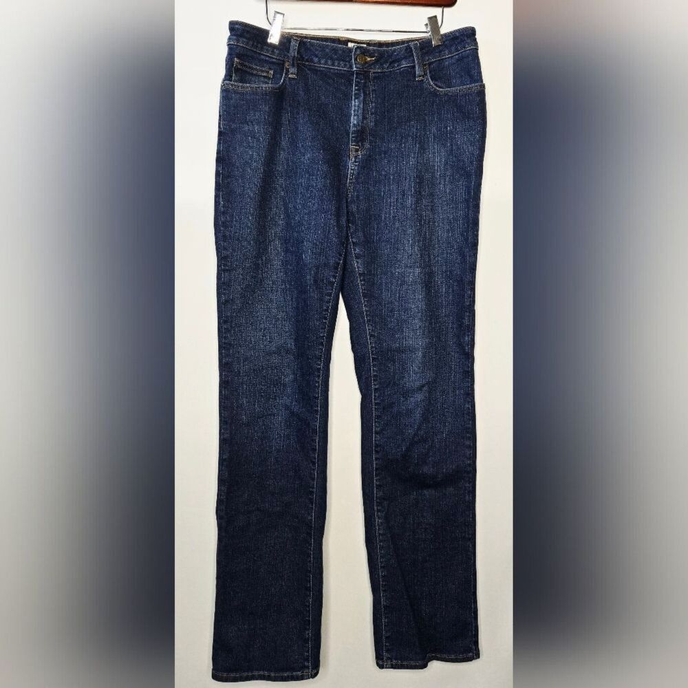 Women's L.L. Bean Favorite Fit Jeans Size 12 MT (Women's size 12 medium tall)